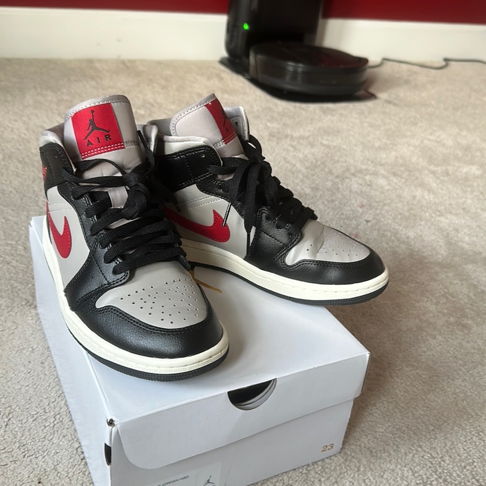Air Jordan 1 Mid